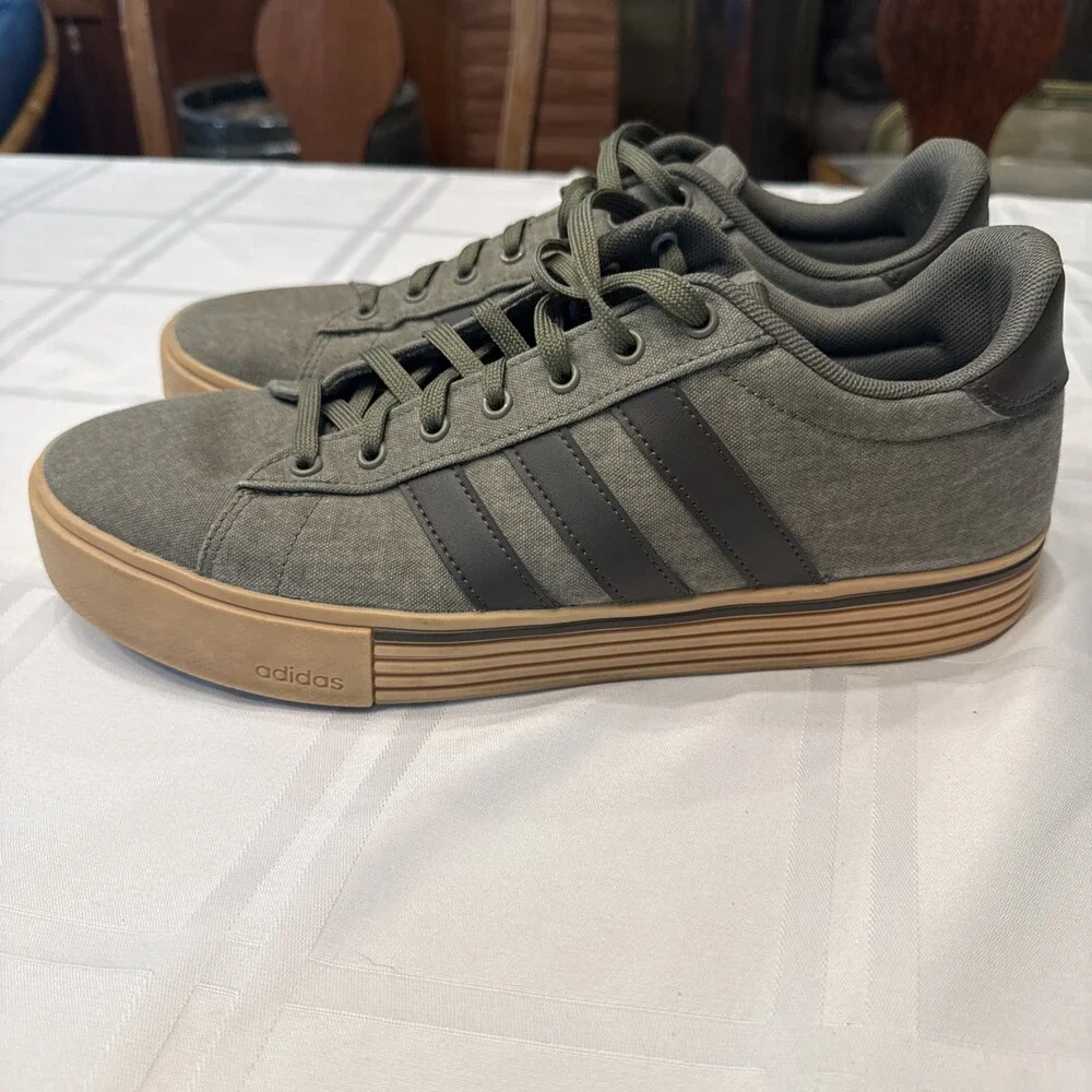 Adidas Daily 4.0 Sneaker Olive Strata Gum Size 11.5 Skateboarding Shoes